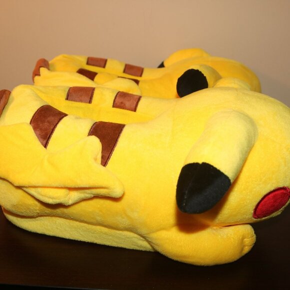 Pokemon Pikachu house shoes Youth size cheeks light up clean used little - Picture 5 of 7